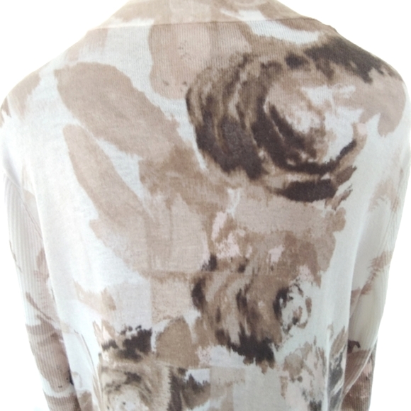 CHICOS CARDIGAN SIZE 2. - Picture 4 of 8